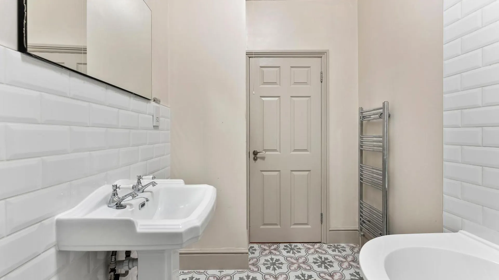 Appartamento Cosy Flat In Cardiff - Sleeps 8 Regno Unito